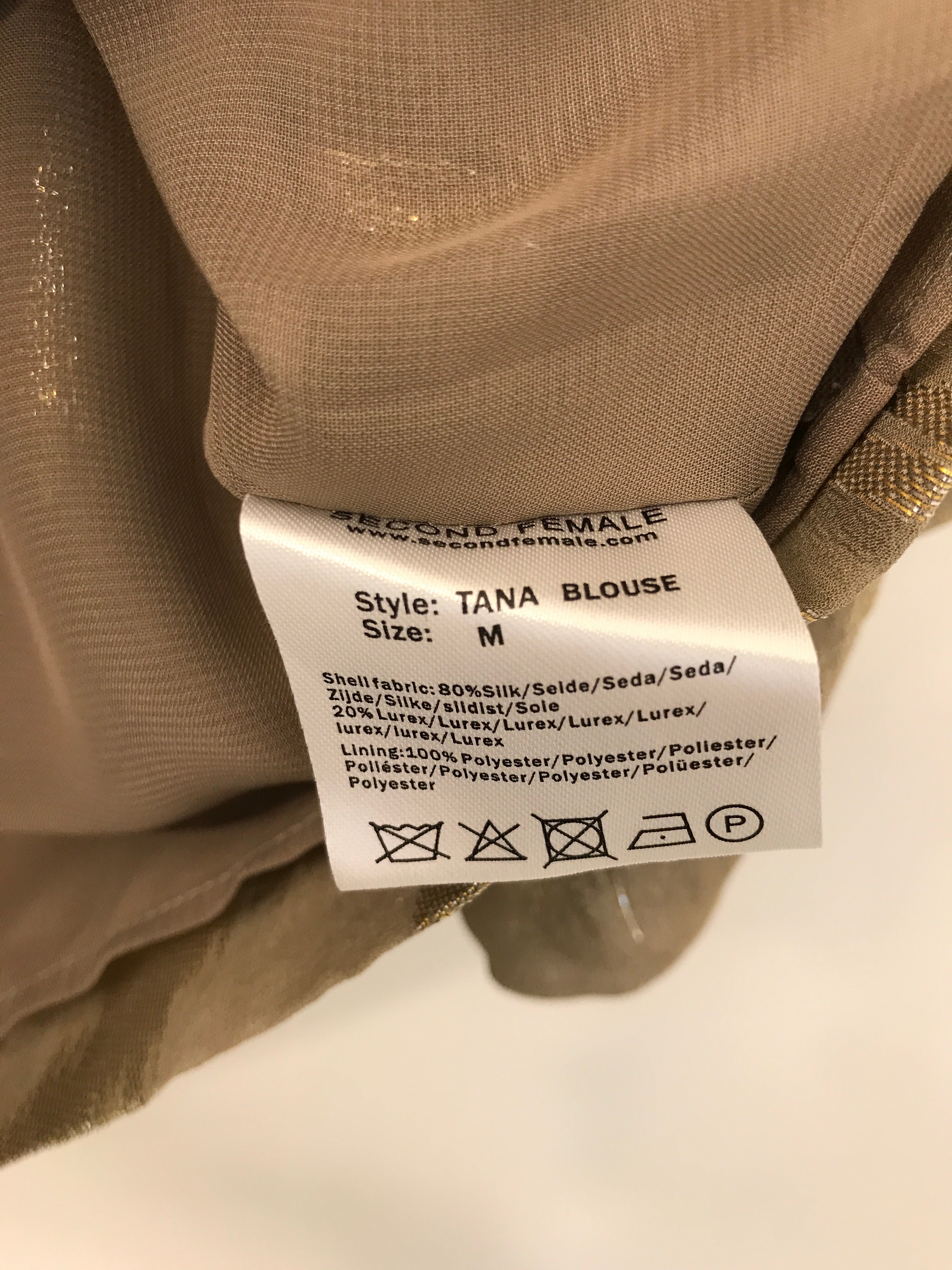 Second Female Bluse